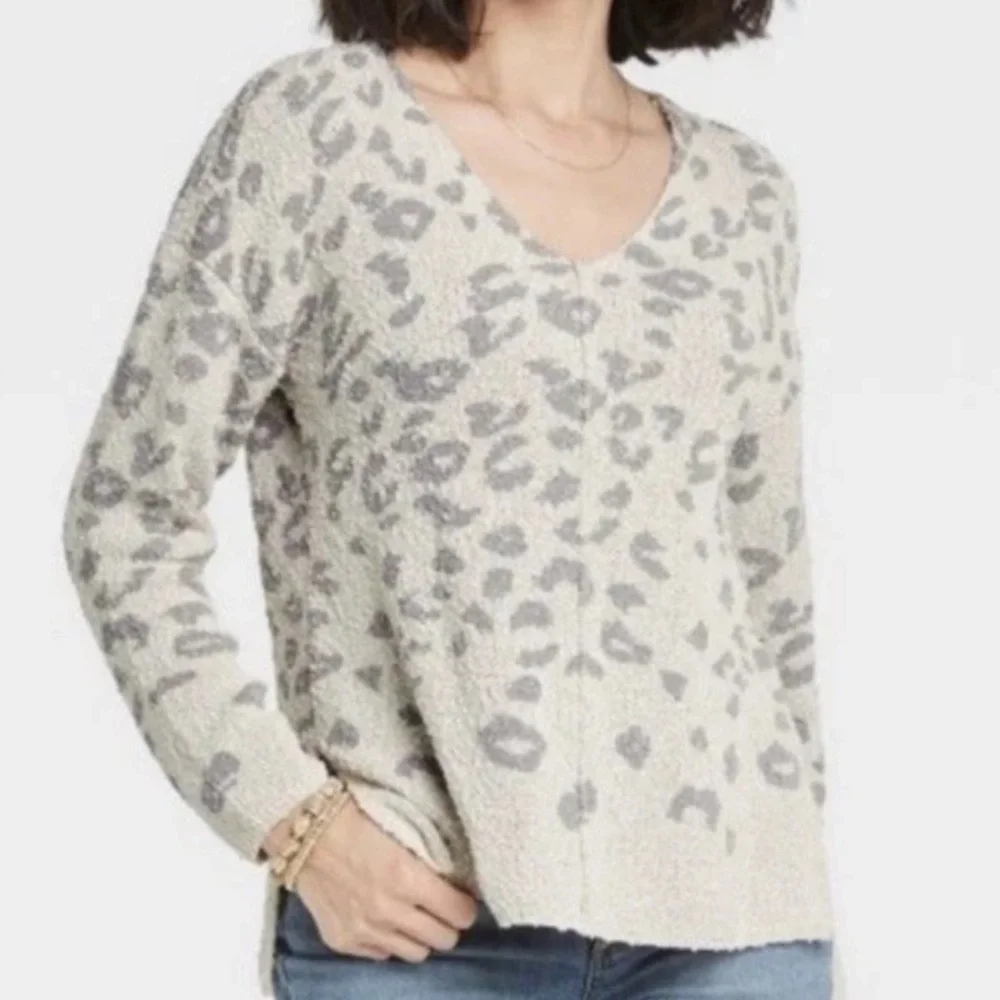 Knox Rose Leopard Print V-neck Sweater Cream Gray Small